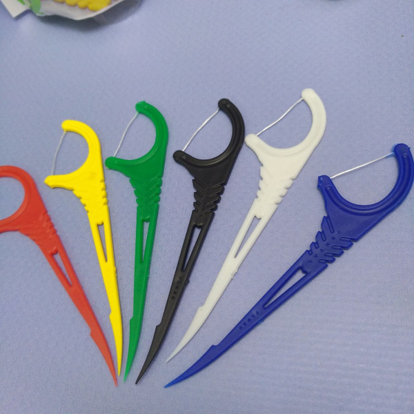 Зубочистки с зубной нитью 100 штук с ментолом / Флоссер пластиковый, цвет МИКС